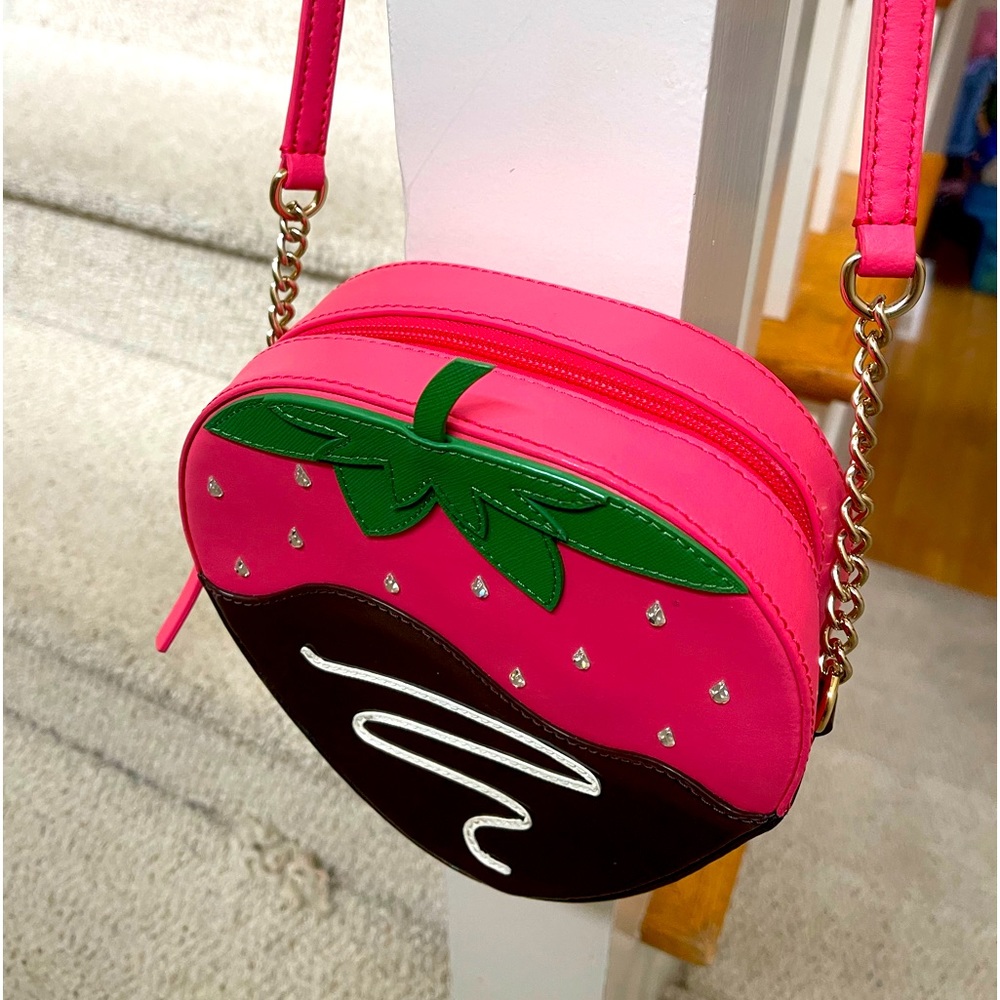 Sm strawberry Kate Spade purse gently used chain & leather strap